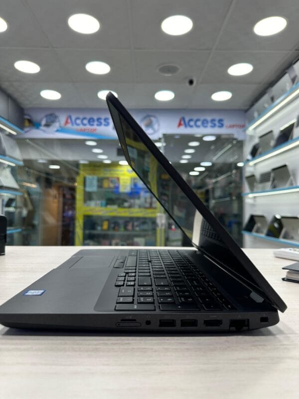 Dell Precision 3541-I7-9th - Image 2