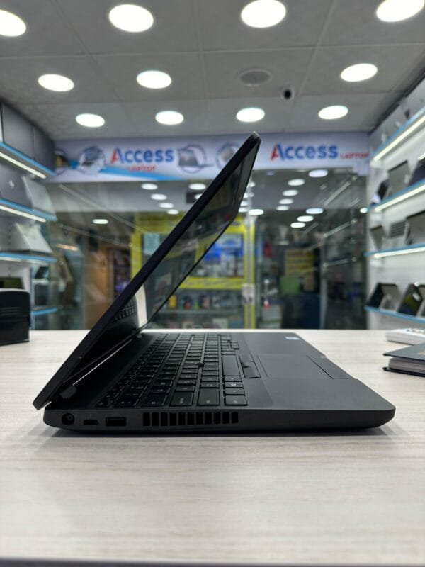 Dell Precision 3541-I7-9th - Image 3