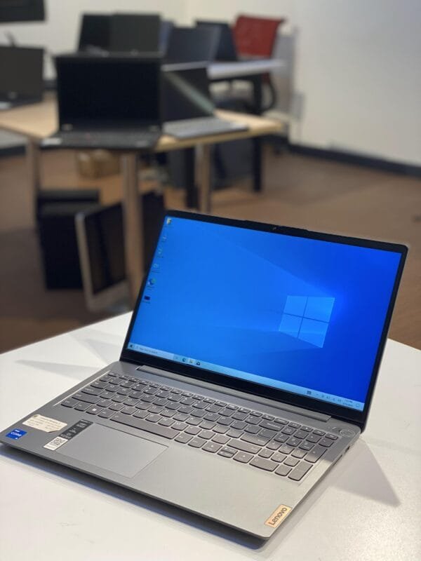 Asus VivoBook - Image 2