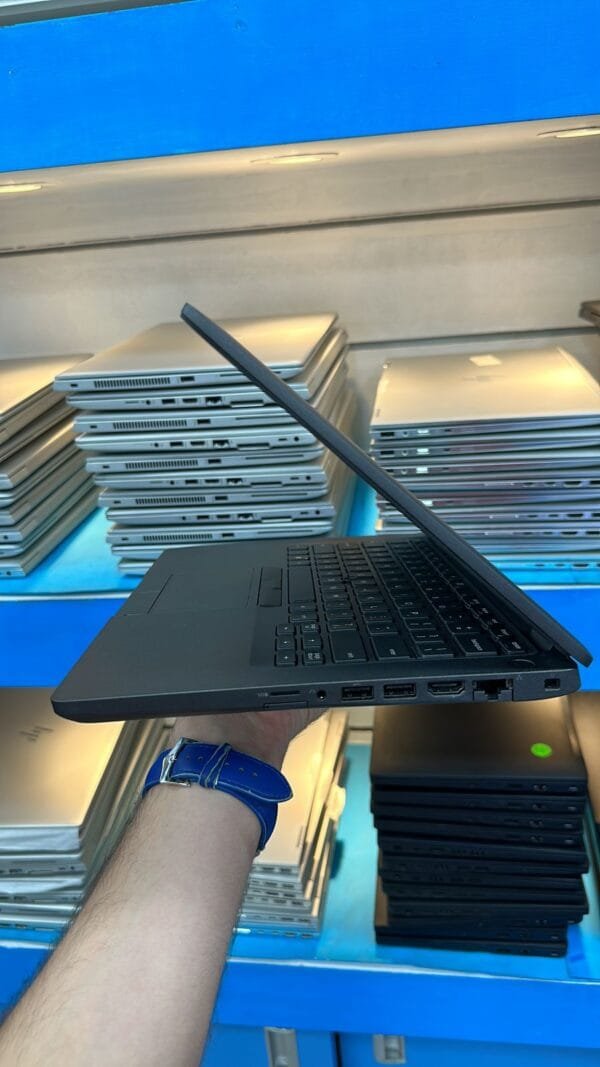 ‏Dell Latitude 5400 - Image 3
