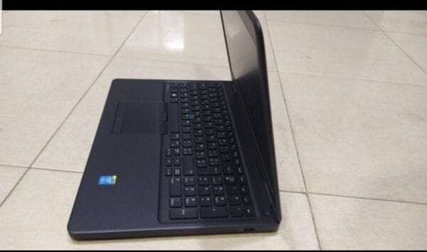 Dell Latitude 5550 - Image 4