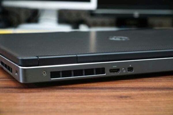 Dell precision 7720 xeon - Image 3
