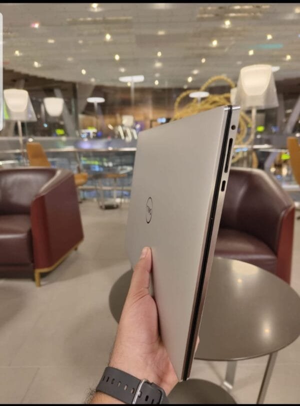 Dell XPS 9520 - Image 2