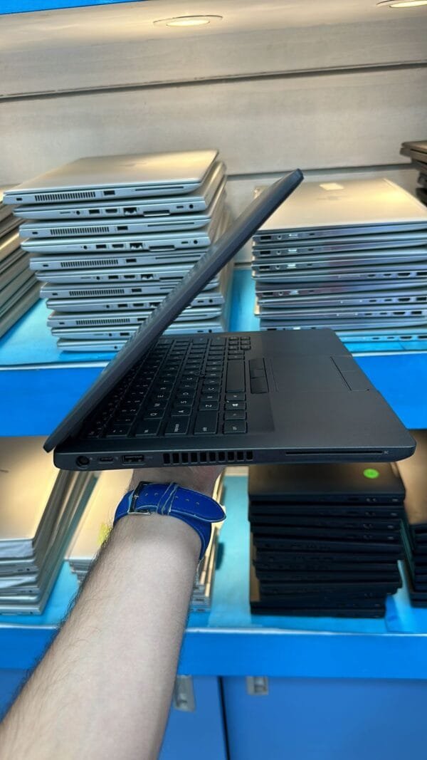 ‏Dell Latitude 5400 - Image 4