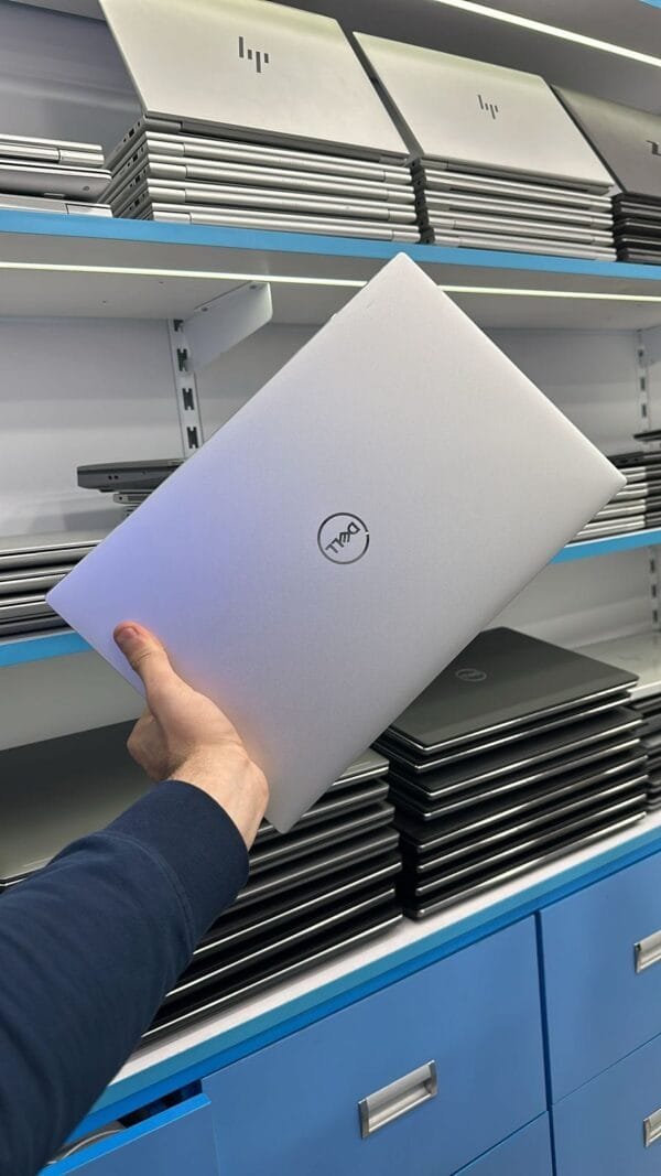 DELL XPS 9500 - Image 3