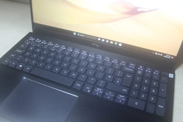 Dell Vostro 5502 - Image 4