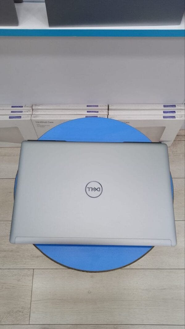 Dell Precision 7550 - Image 6