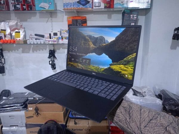 Dell Vostro 5590 - Image 2