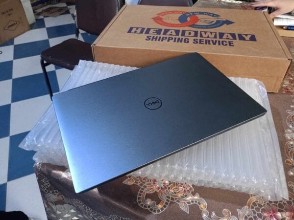 Dell Vostro 5590 - Image 4
