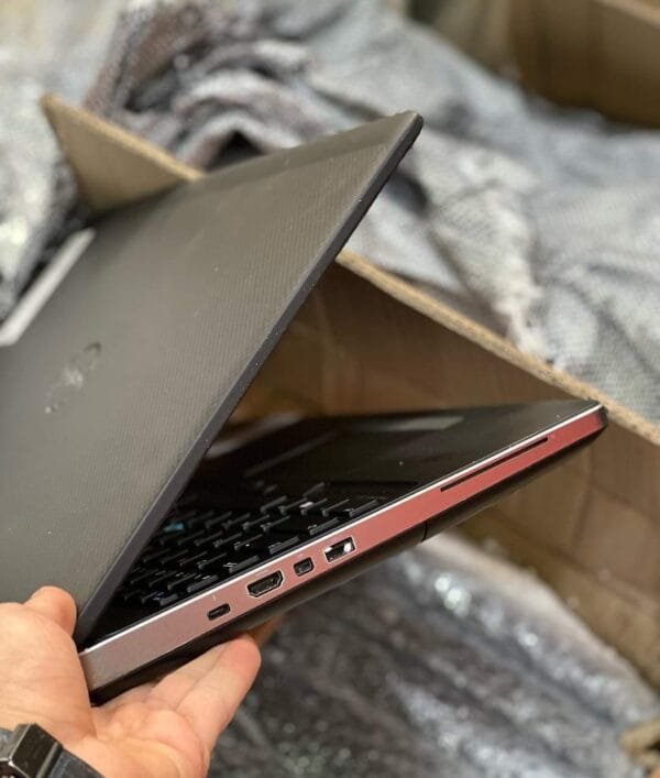 Dell precision 7520-I7-6th - Image 4