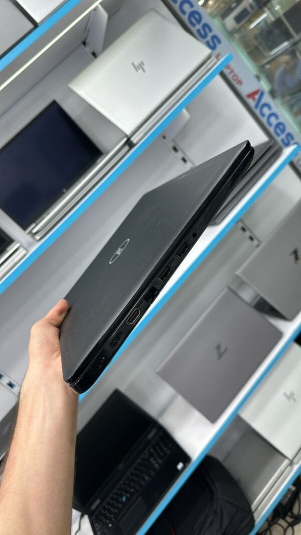 Dell Latitude 3500 - Image 4