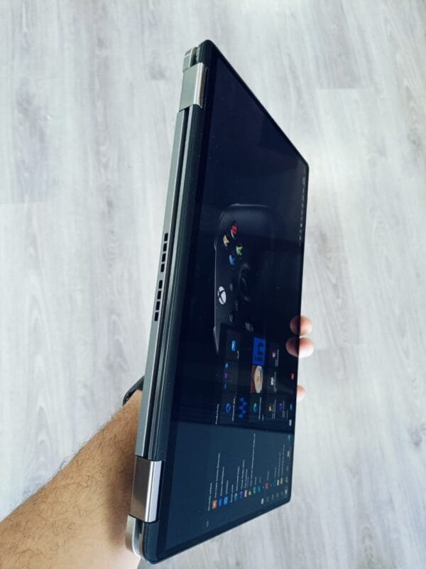 Dell latitude 7400  2 in 1 - Image 8