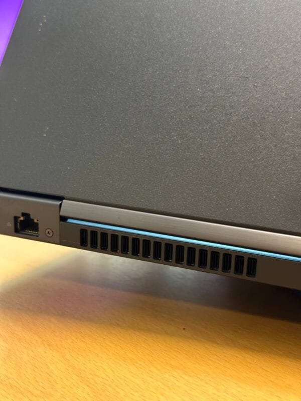 Dell Latitude 5580 - Image 3